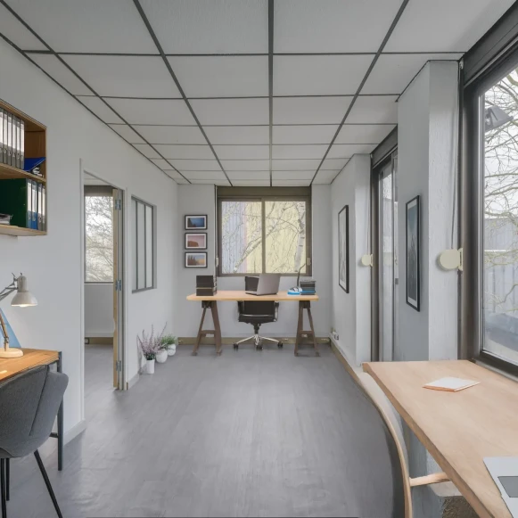 Bureau privé 25 m² 5 postes Coworking Rue René Cassin Massy 91300 - photo 2