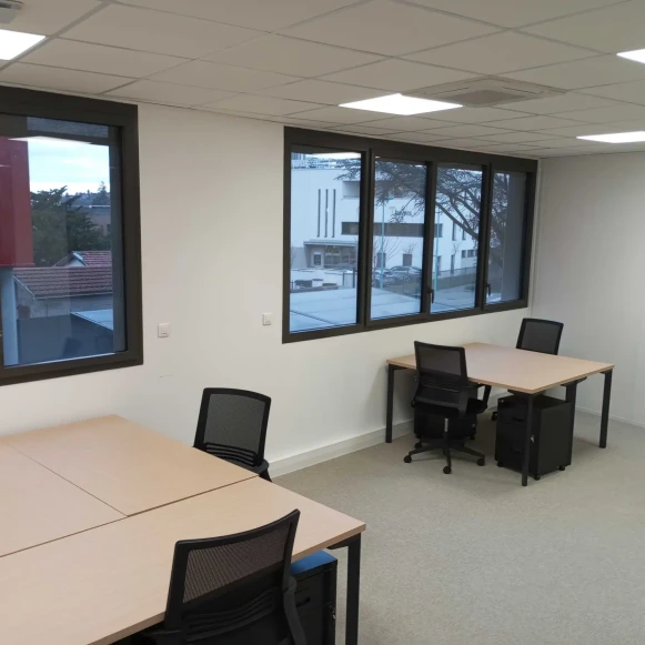 Bureau privé 29 m² 5 postes Location bureau Chemin du Tronchon Dardilly 69570 - photo 1