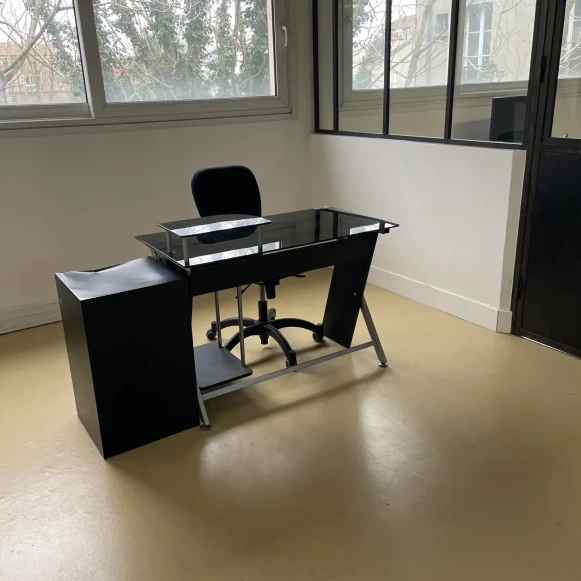 Bureau privé 14 m² 1 poste Coworking Rue des Sorins Montreuil 93100 - photo 1