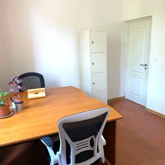 Bureau privé 13 m² 4 postes Location bureau Boulevard Léglize Marseille 13004 - photo 3