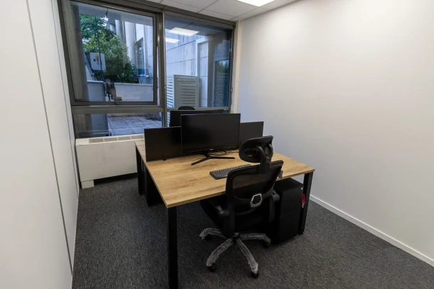 Bureau privé - 92500 - 2 postes - 850€