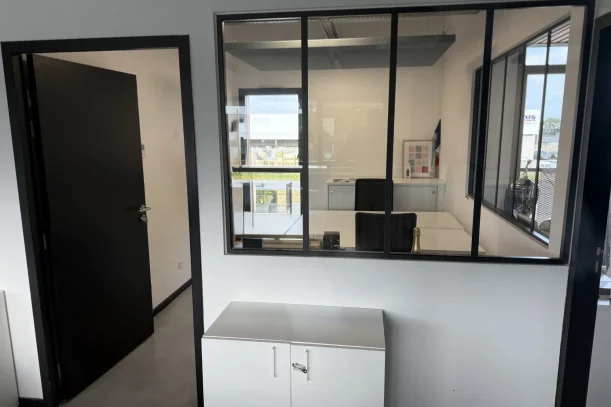 Bureau privé - 35230 - 2 postes - 810€
