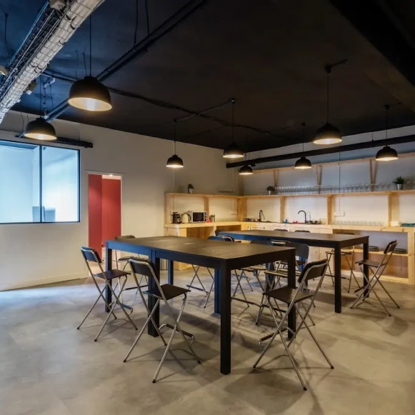 Bureau privé 35 m² 8 postes Coworking Boulevard Exelmans Paris 75016 - photo 1