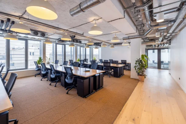 Bureau privé - 75008 - 4 postes - 3800€