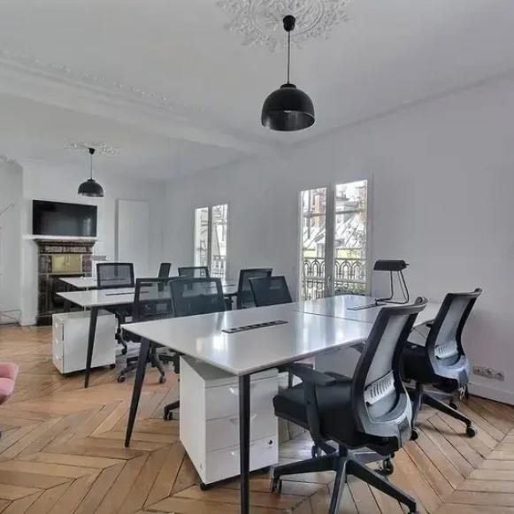 Bureau privé 130 m² 19 postes Coworking Boulevard de Strasbourg Paris 75010 - photo 1