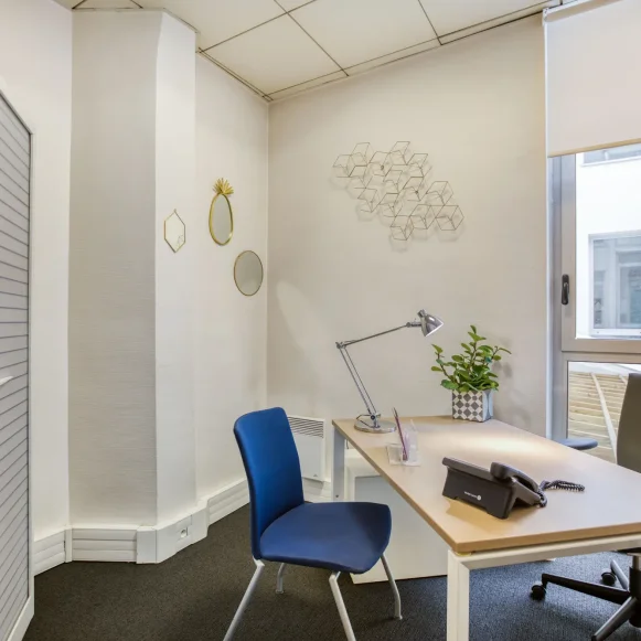 Bureau privé 14 m² 3 postes Coworking Rue du Helder Paris 75009 - photo 4