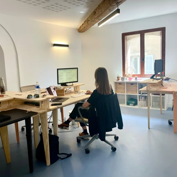 Bureau privé 15 m² 1 poste Coworking Cours Julien Marseille 13006 - photo 1