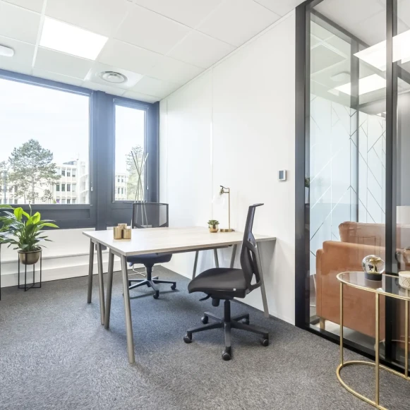 Bureau privé 12 m² 2 postes Coworking Rue du Château d'Orgemont Angers 49000 - photo 3