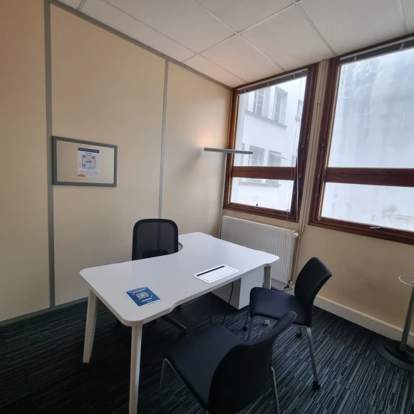 Bureau privé 10 m² 1 poste Coworking Rue du Guesclin Nantes 44000 - photo 2