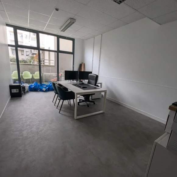 Bureau privé 30 m² 6 postes Location bureau Quai de la Loire Paris 75019 - photo 12