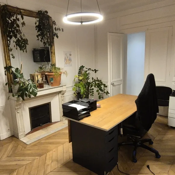 Bureau privé 20 m² 3 postes Location bureau Rue Washington Paris 75008 - photo 1