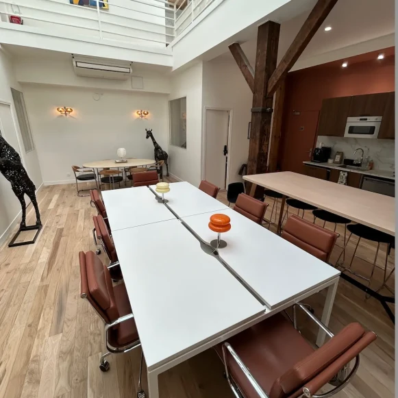Bureau privé 42 m² 11 postes Coworking Rue Bichat Paris 75010 - photo 1