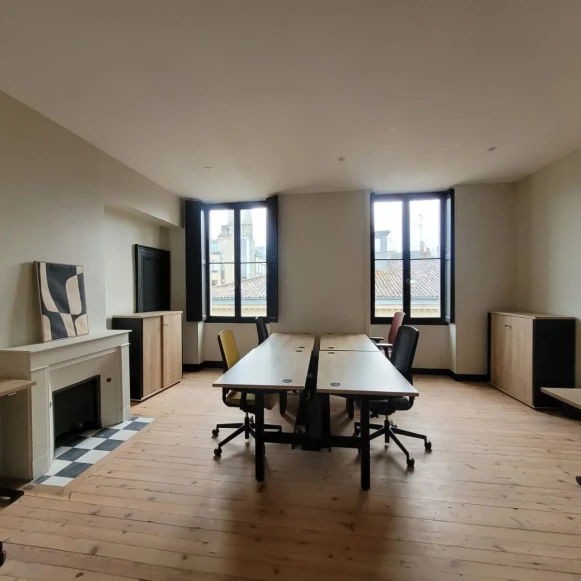 Bureau privé 29 m² 7 postes Coworking Rue Vital Carles Bordeaux 33000 - photo 1