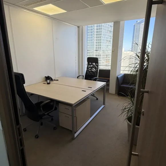 Bureau privé 10 m² 2 postes Coworking Terrasse Boieldieu Puteaux 92800 - photo 1