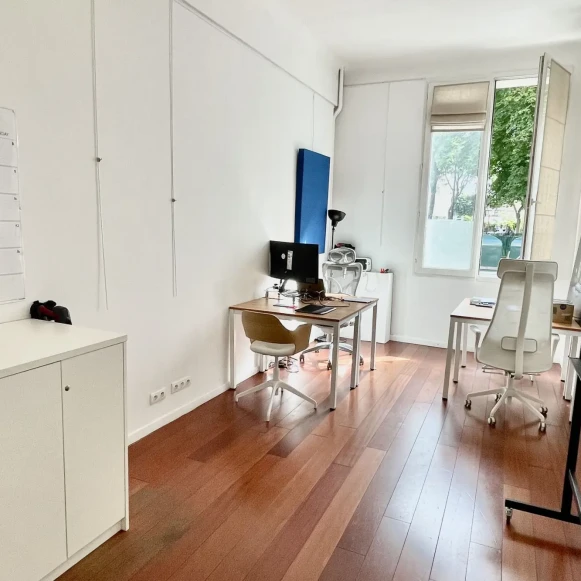 Bureau privé 16 m² 4 postes Location bureau Rue Peclet Paris 75015 - photo 1