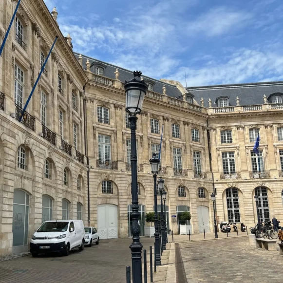 Bureau privé 272 m² 30 postes Coworking Place de la Bourse Bordeaux 33000 - photo 1