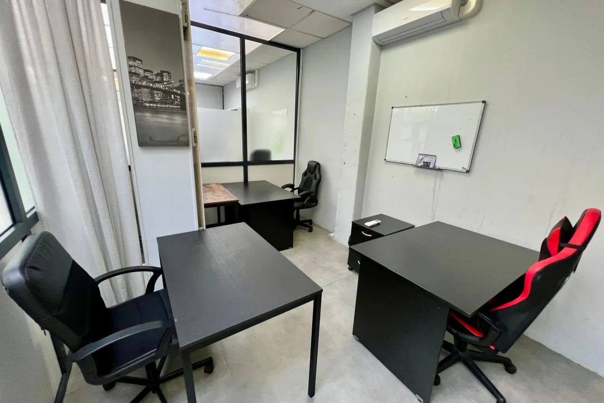 Bureau privé - 93100 - 4 postes - 700€