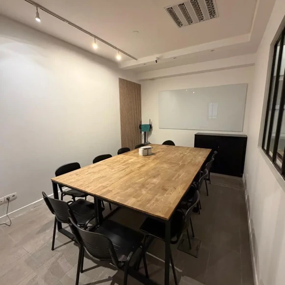 Espace indépendant 57 m² 8 postes Location bureau Passage Saint-Philippe du Roule Paris 75008 - photo 4