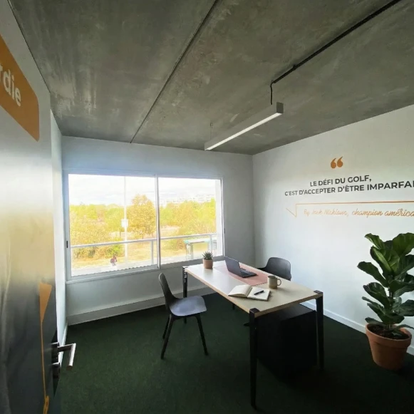 Bureau privé 11 m² 1 poste Coworking Boulevard Alain Savary Blagnac 31700 - photo 1