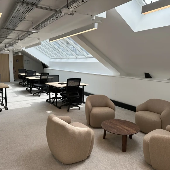 Espace indépendant 195 m² 32 postes Location bureau Avenue Trudaine Paris 75009 - photo 2