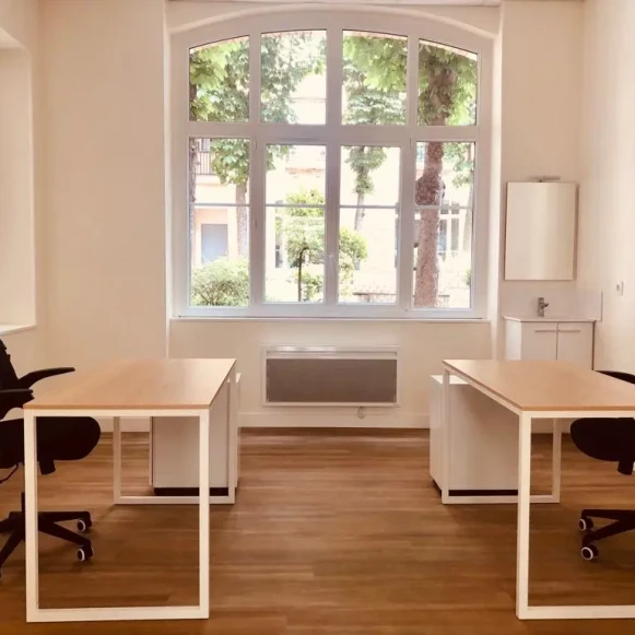 Bureau privé 15 m² 2 postes Location bureau Rue Mathurin Régnier Paris 75015 - photo 4