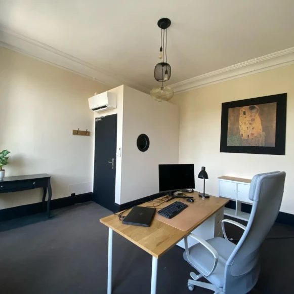 Bureau privé 24 m² 1 poste Location bureau Avenue Port Mahon Charente-Maritime 17400 - photo 2