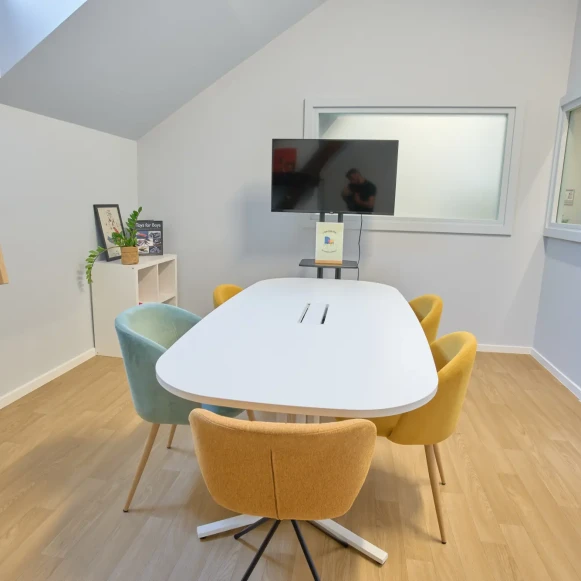 Bureau privé 16 m² 6 postes Coworking Cour des Cigarières Strasbourg 67000 - photo 6