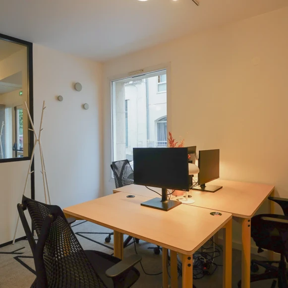 Espace indépendant 10 m² 3 postes Coworking Rue Pierre Sauvage Compiègne 60200 - photo 5