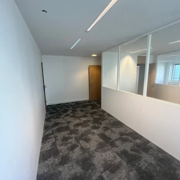 Bureau privé 25 m² 6 postes Coworking Rue Hoche Puteaux 92800 - photo 8