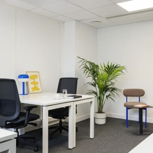 Bureau privé 16 m² 5 postes Location bureau Rue de Finlande Colombier-Saugnieu 69125 - photo 1