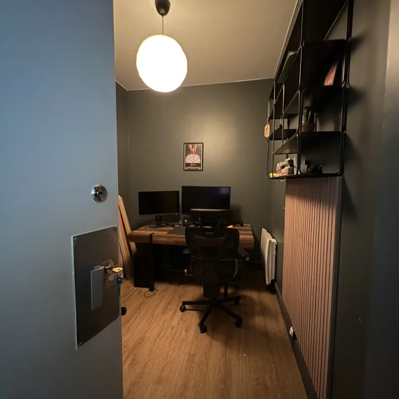 Espace indépendant 5 m² 2 postes Location bureau Rue Saint-Antoine Paris 75004 - photo 1