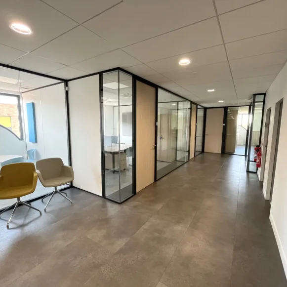 Bureau privé 15 m² 2 postes Location bureau Boulevard de la Paix Saint-Germain-en-Laye 78100 - photo 3