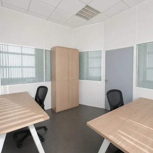 Bureau privé 125 m² 26 postes Location bureau Square Benjamin Franklin Montigny-le-Bretonneux 78180 - photo 4