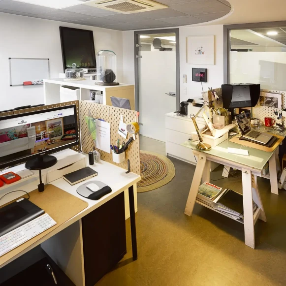 Bureau privé 18 m² 4 postes Coworking Rue Jacobi-Netter Strasbourg 67200 - photo 1