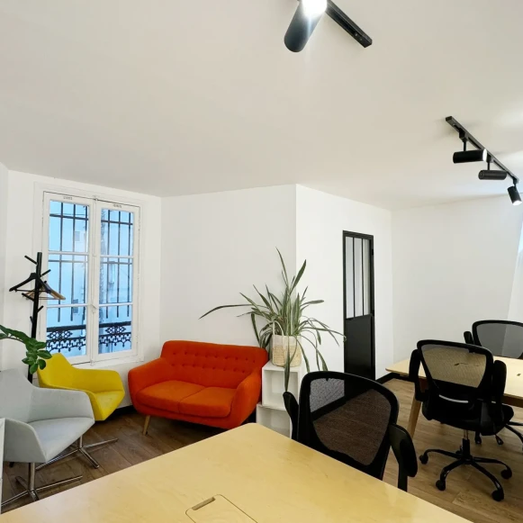 Espace indépendant 100 m² 16 postes Location bureau Rue Blondel Paris 75003 - photo 2