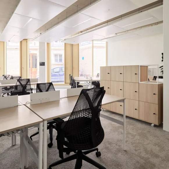 Bureau privé 19 m² 6 postes Coworking Rue Bayard Paris 75008 - photo 1
