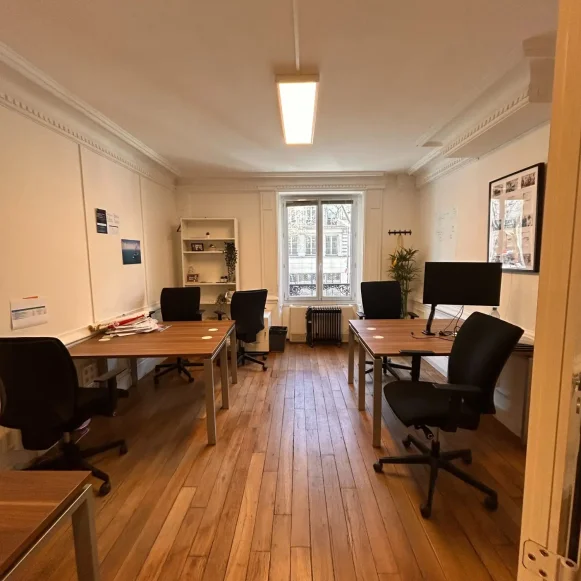 Espace indépendant 72 m² 15 postes Location bureau Boulevard de Sébastopol Paris 75003 - photo 2