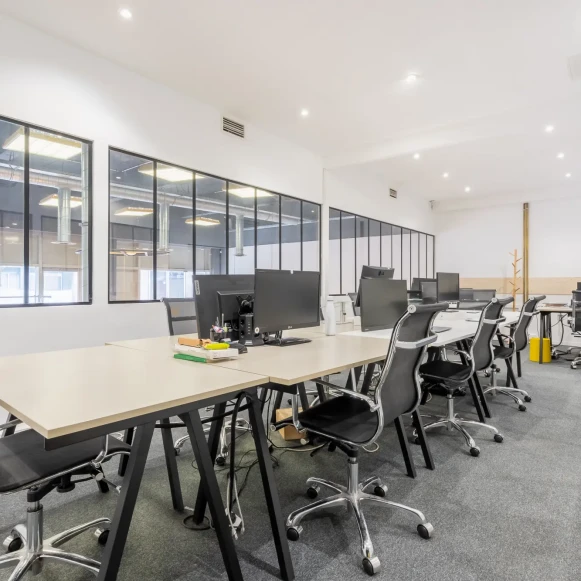 Bureau privé 38 m² 12 postes Coworking Rue du Chemin Vert Paris 75011 - photo 1