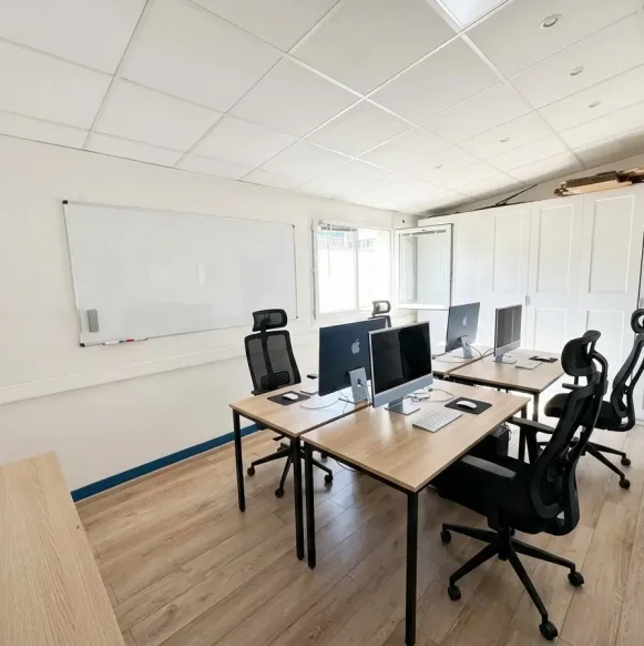Bureau privé 15 m² 4 postes Location bureau Rue de Domrémy Paris 75013 - photo 1