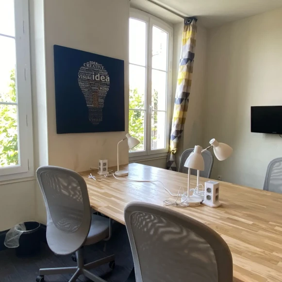 Open Space  4 postes Location bureau Avenue Port Mahon Charente-Maritime 17400 - photo 3