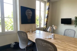 Open Space - 17400 - 4 postes - 325€