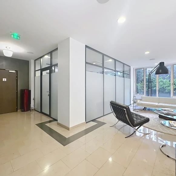 Bureau privé 43 m² 10 postes Coworking Avenue Ingres Paris 75016 - photo 6