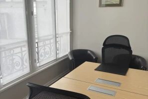 Bureau privé - 75008 - 2 postes - 980€