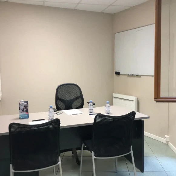 Bureau privé 10 m² 1 poste Location bureau Rue Botzaris Paris 75019 - photo 1