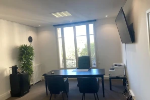 Bureau privé - 75008 - 4 postes - 1900€