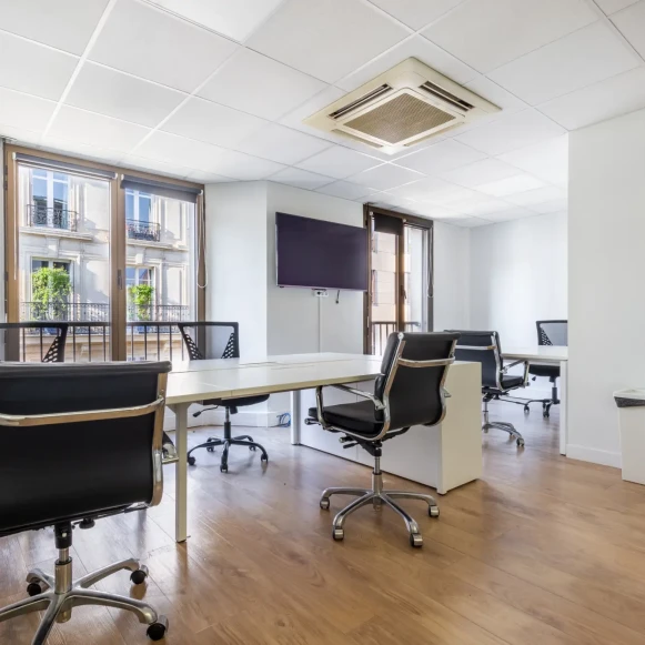 Bureau privé 15 m² 4 postes Coworking Rue Jadin Paris 75017 - photo 1