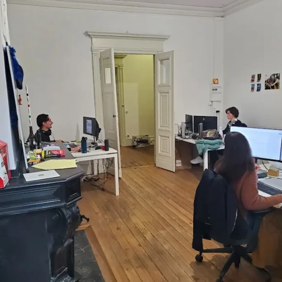 Bureau privé 28 m² 6 postes Coworking Rue des Lois Toulouse 31000 - photo 1