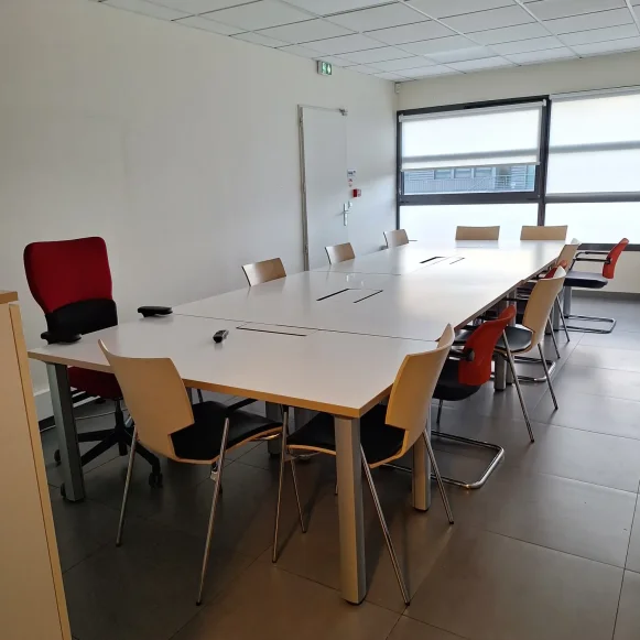 Bureau privé 25 m² 4 postes Location bureau Rue Pascal Meaux 77100 - photo 1