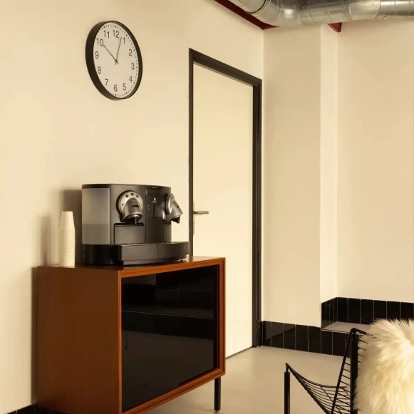 Bureau privé 10 m² 2 postes Coworking Rue Marcadet Paris 75018 - photo 4