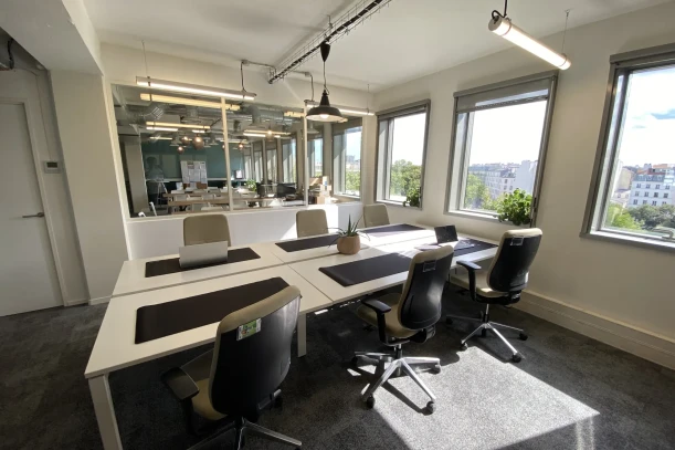 Open Space - 75010 - 8 postes - 350€